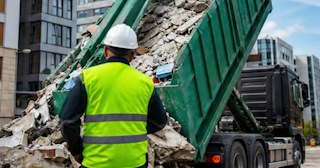 Вывоз строительного мусора в Ломоносове: услуги лицензированной компании — ПроМусор